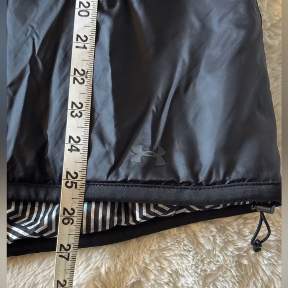 Women's Under Armour black insulated quilted Black Puffer Vest size XS - Picture 3 of 8